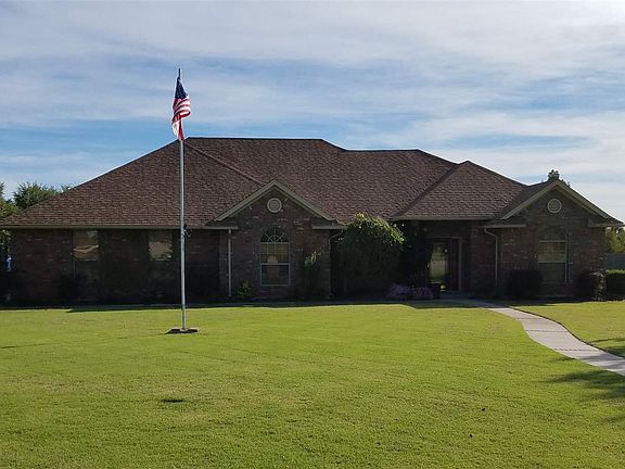 2nd image of 31 NW Pecan Valley Dr