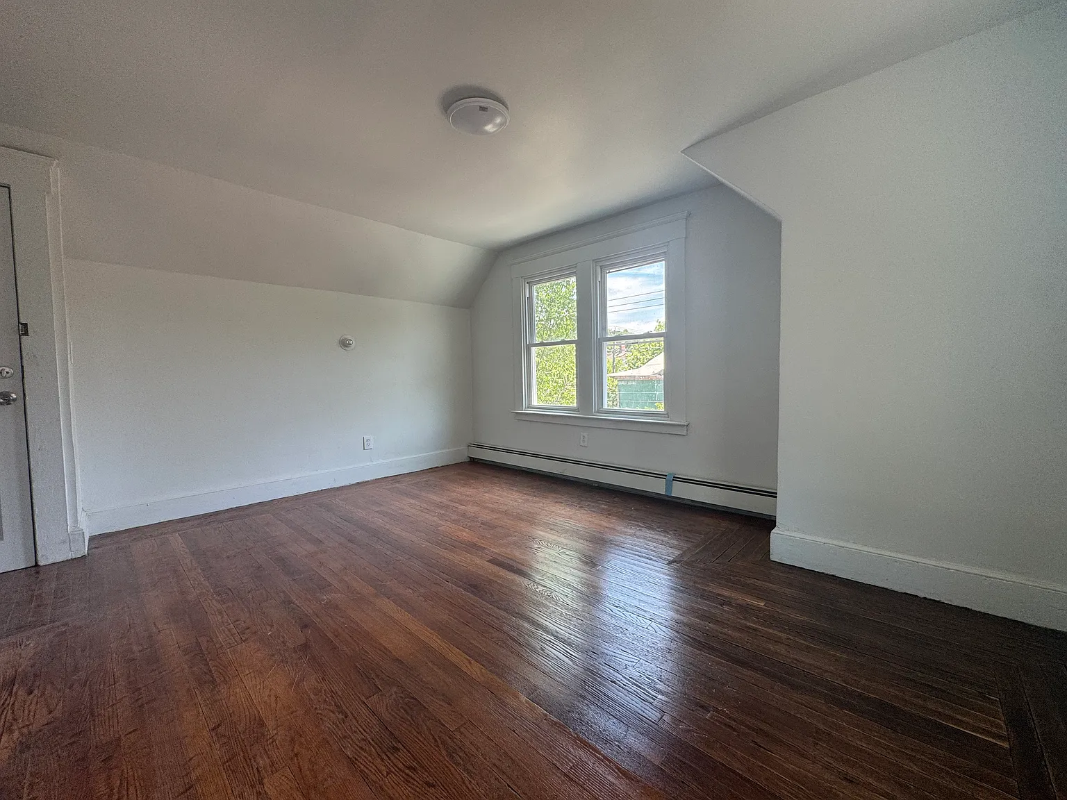 2 bed, 900 sqft, $1,595 — Photo 2