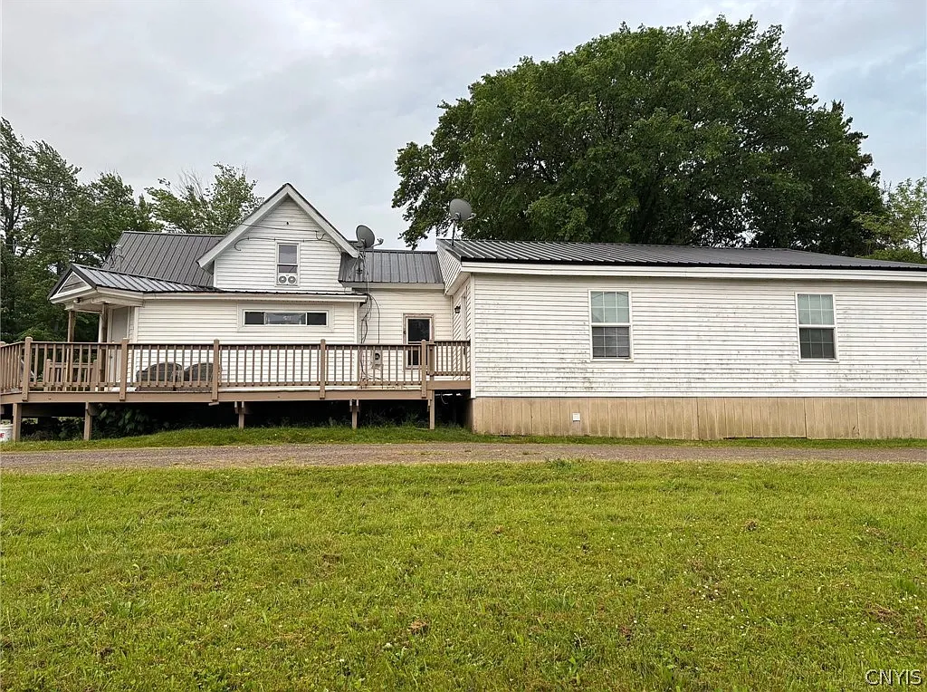 2 bed, 1.0 bath, 800 sqft, $1,050 — Photo 1