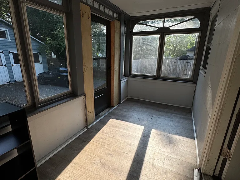 215 E High St — Photo 12