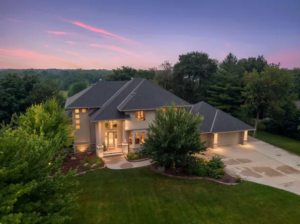 1017 Vista Ridge Ln, Shakopee, MN 55379