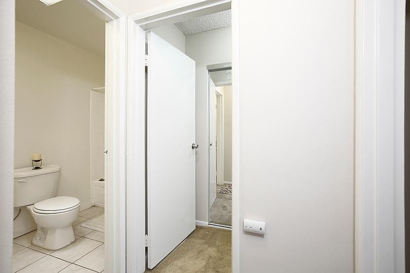 1st image of 400 E Live Oak St APT 6