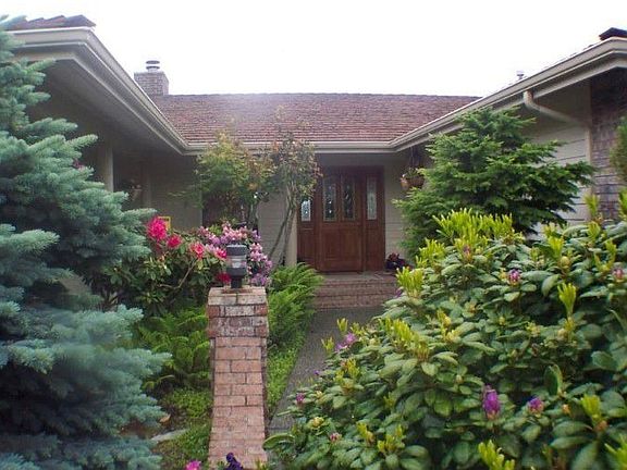 The garden setting of the house provides privacy and adds a close-up dimension to the surrounding be