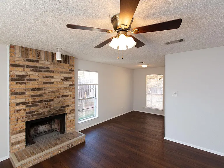 2102 Courtney St #A — Photo 25