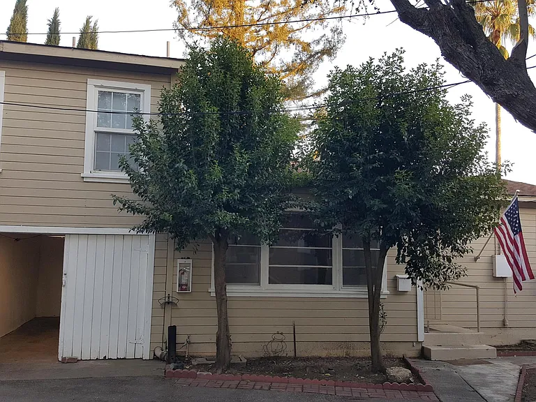 627 Rose Ave #4 — Photo 1