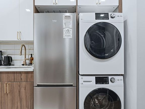 5th image of 132 Saint Pauls Ave #1