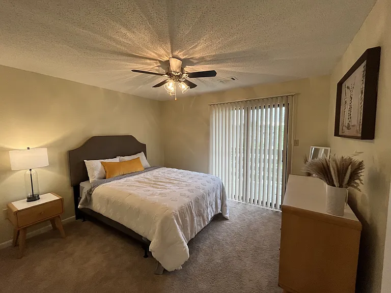 Monroeville Apartments at Belmont Ridge — Photo 14