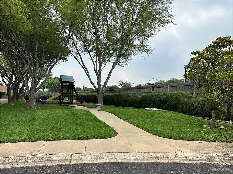 818 Hill Country Rd — Photo 24