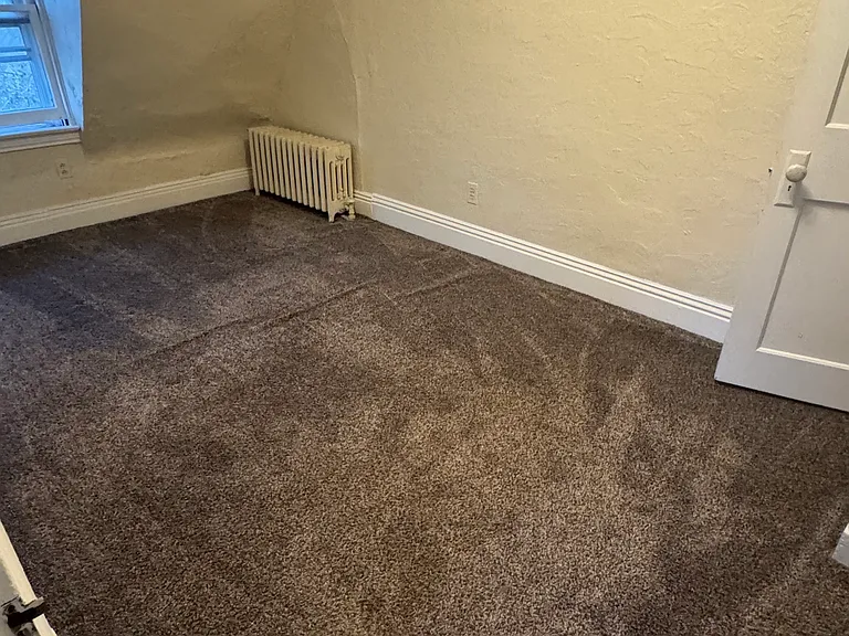 1103 S Queen St — Photo 1
