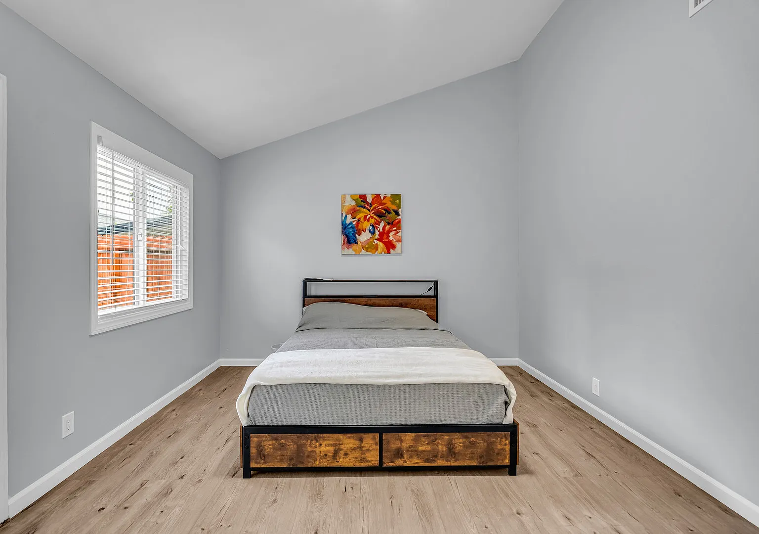 Luxury Simi Valley Stay | Designer Home + Gym — Photo 3