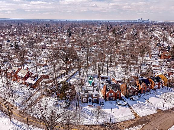 4th image of 2176 Edgerton Rd