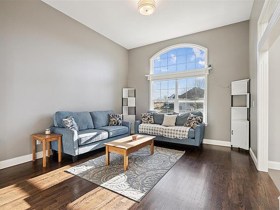 3rd image of 138 Autumn Woods Dr NW