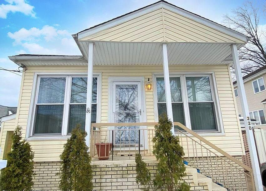 1st image of 220 Moreland St