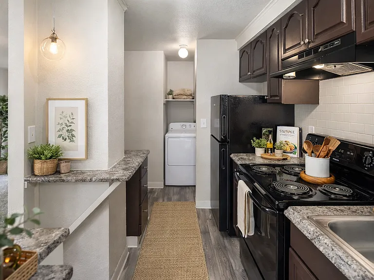 Pacific Walk Townhomes - Your New Oasis — Photo 15