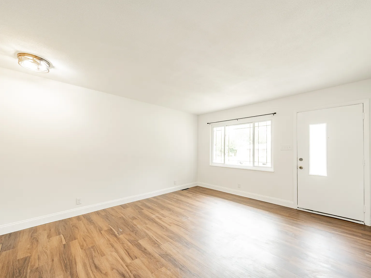 3 bed, 1.5 bath, 1500 sqft, $1,499 — Photo 4