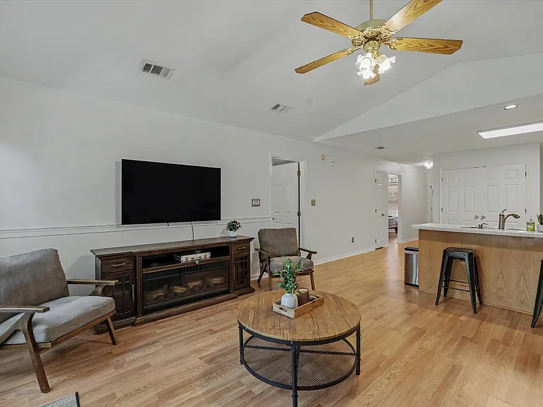 2576 Yarmouth Ln — Photo 19