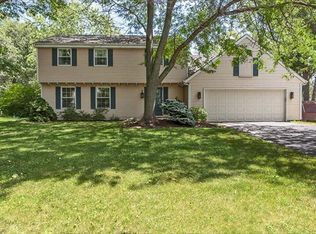 951 Shing Wa Uk Dr, Marinette, WI 54143