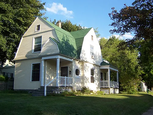 800 Crescent St NE Photo 1