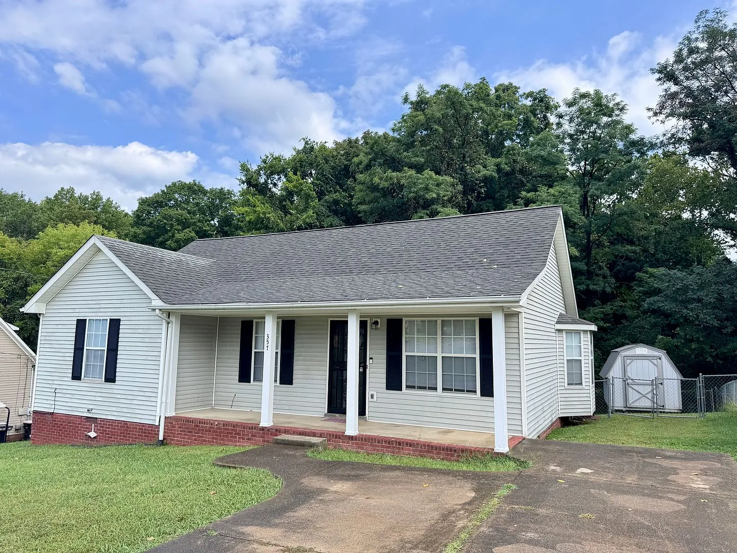 Conveniently located! Cute Rach with 3 bedrooms and 2 baths! — Photo 2