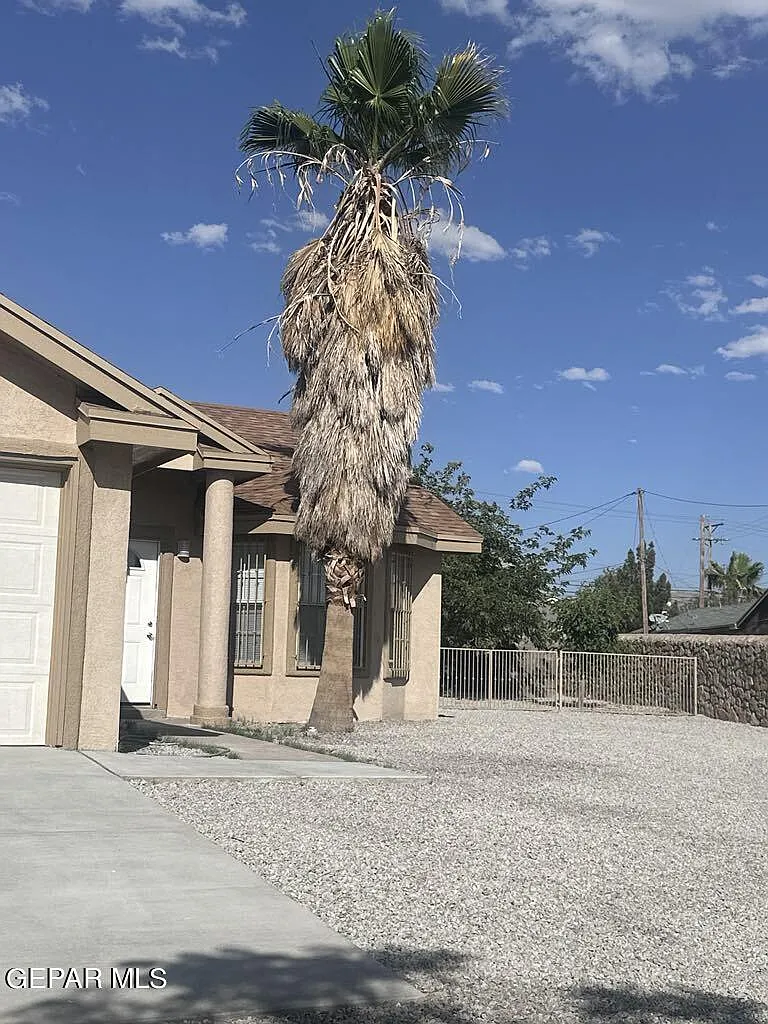 2 bed, 2.0 bath, 1190 sqft, $1,600 — Photo 2
