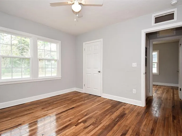 1028 NE 3rd Ave — Photo 8