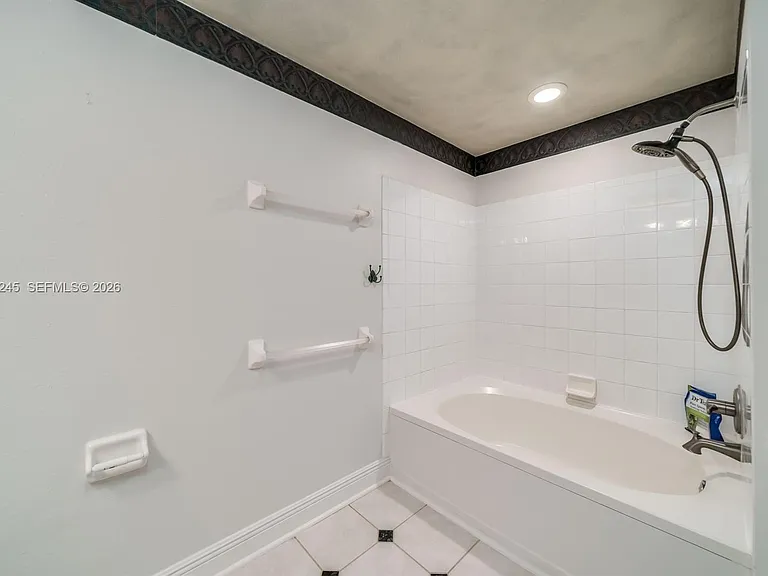 8040 Sanibel Dr #8040 — Photo 17