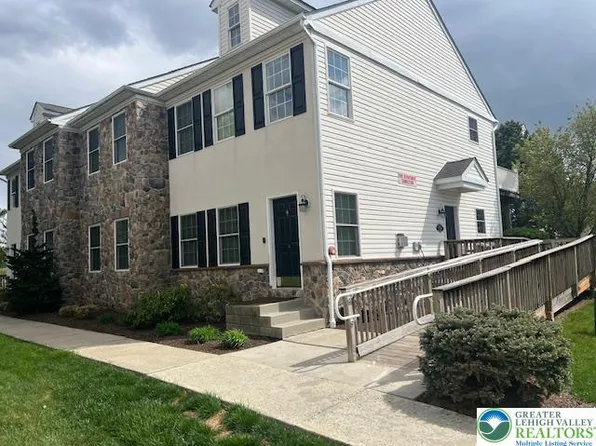 1796 Merlot Dr #B, Easton, PA 18045