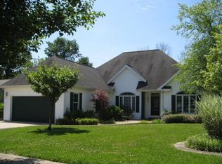 516 Deer Run Trl, Charleston, IL 61920