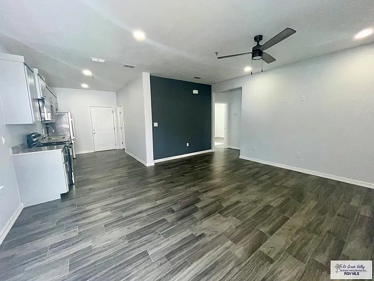 1122 E 20th St #5 — Photo 9