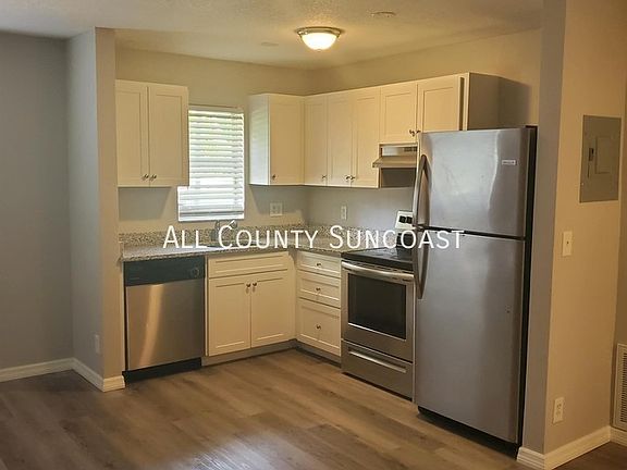 5th image of 426 Palm Ave N APT 1