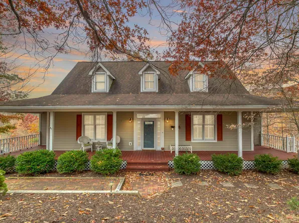 3725 W Ridge Dr, Blacksburg, VA 24060