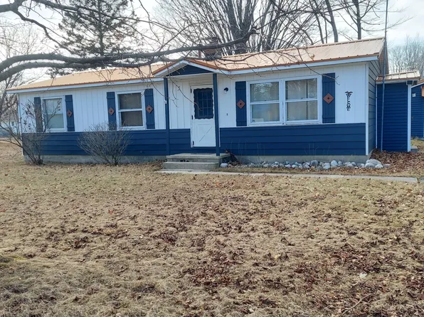 6882 Elm St, Engadine, MI 49827