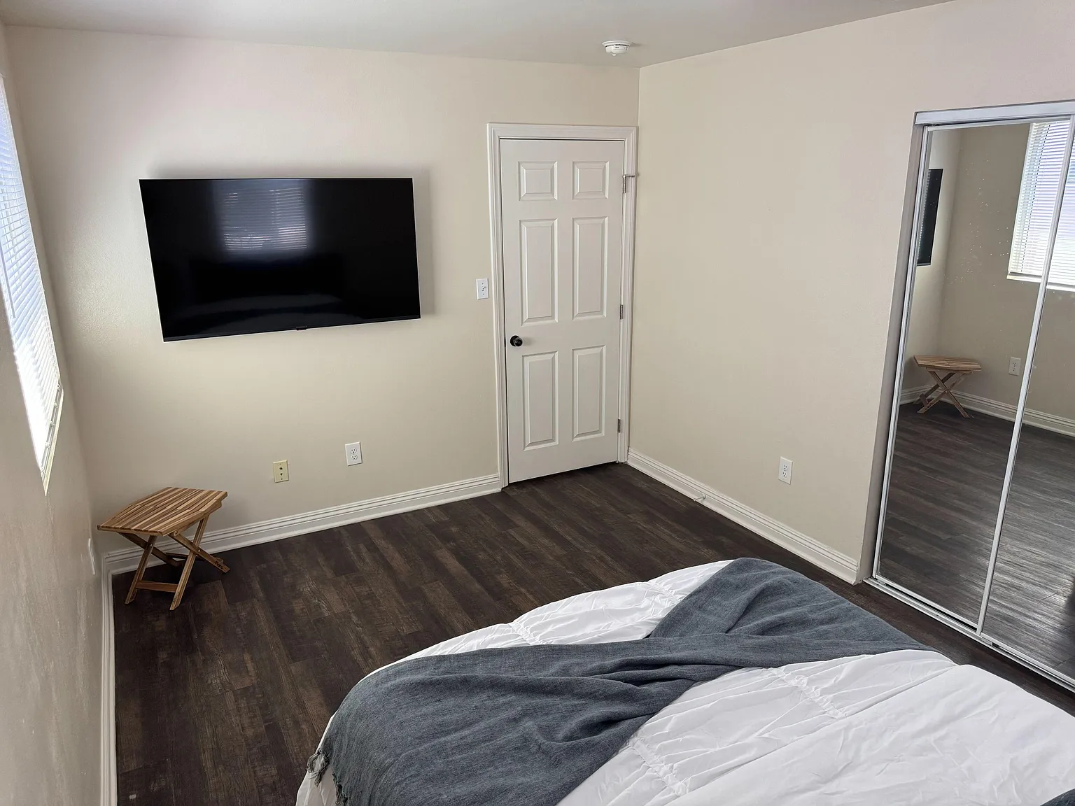 4 bed, 3.0 bath, 1600 sqft, $1,421 — Photo 1