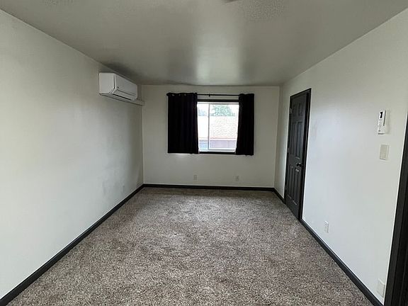 3rd image of 545 Sandra Ln APT 4