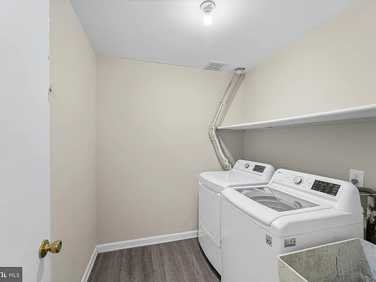 3885 Chain Bridge Rd — Photo 38