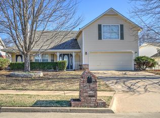 2404 SW Wolf Run Dr, Claremore, OK 74019