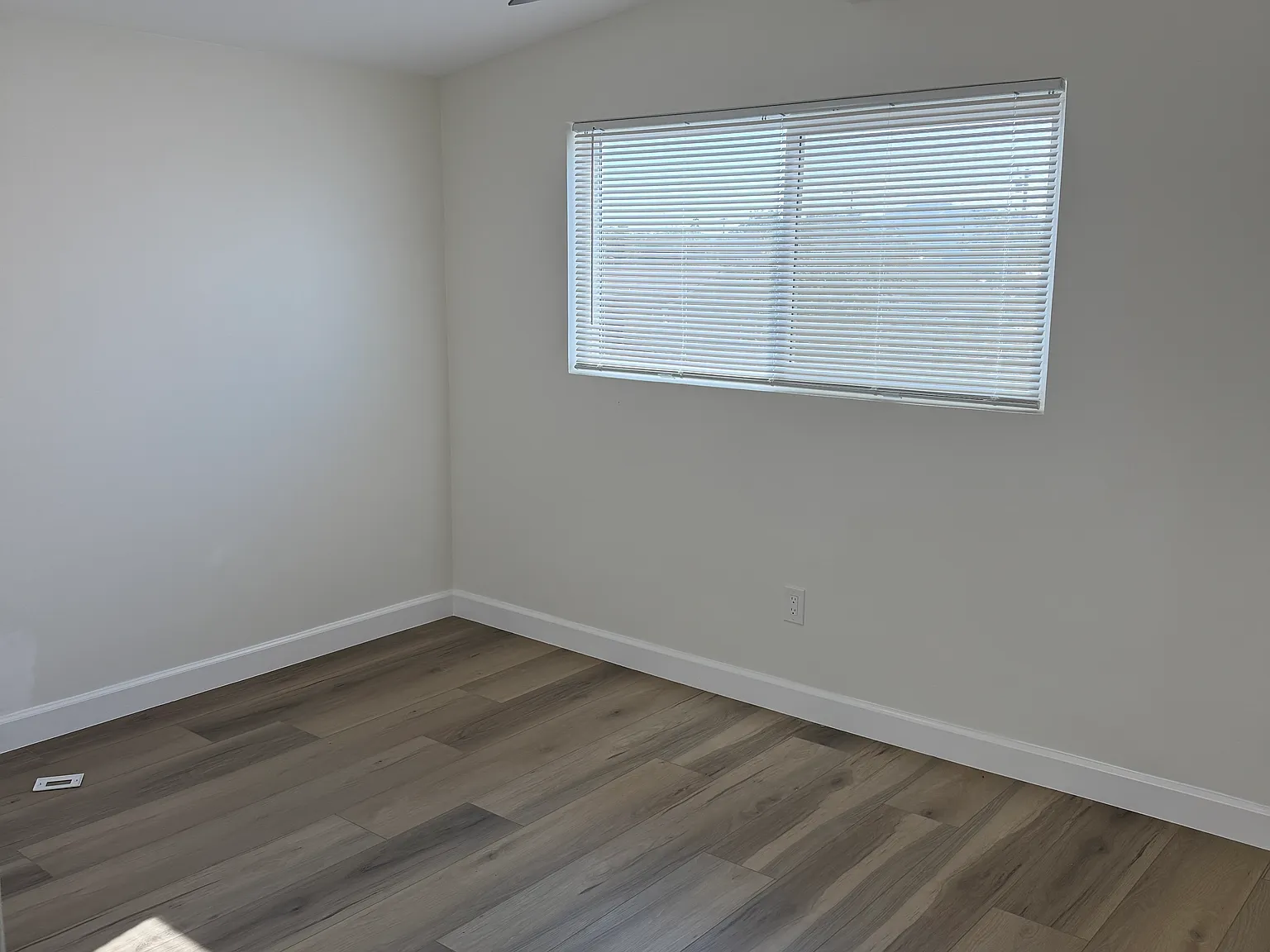 2 bed, 1000 sqft, $2,295 — Photo 3