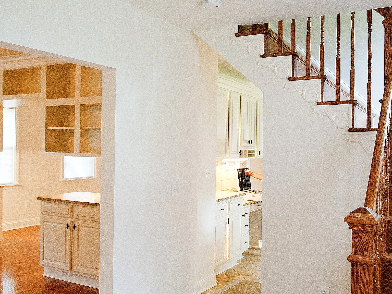 3 bed, 2.5 bath, 2300 sqft, $2,500 — Photo 4