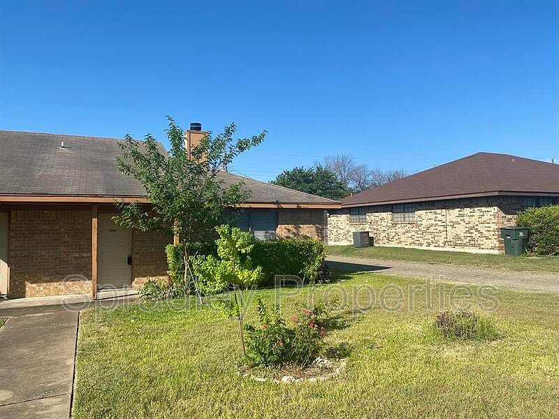 1st image of 2405B Patrick Henry Dr