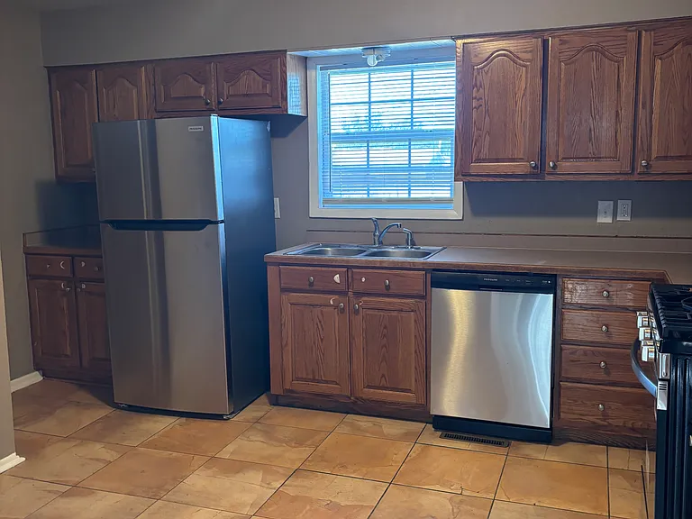 2314 Alabama Ave — Photo 2