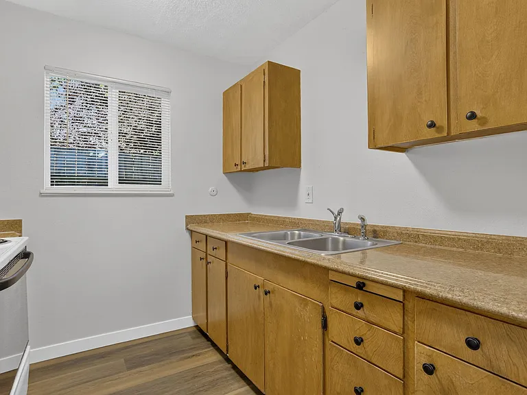 2523 NW Savier St — Photo 3