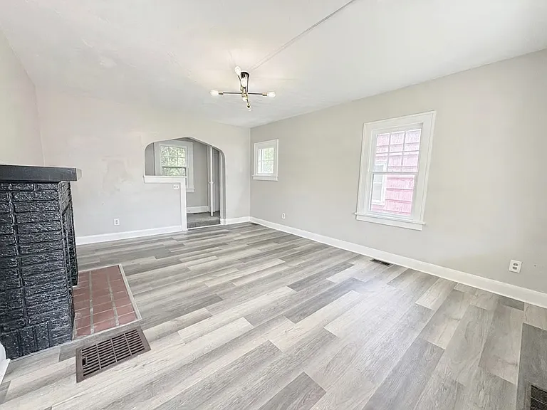 804 Alvison Rd — Photo 4