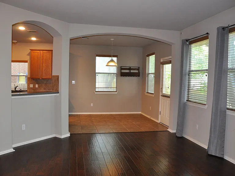 507 Las Colinas Dr — Photo 10