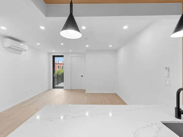 366 Harman Street image 7 of 20