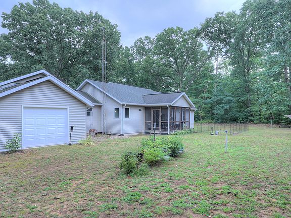 5th image of 884 Nadeau Dr