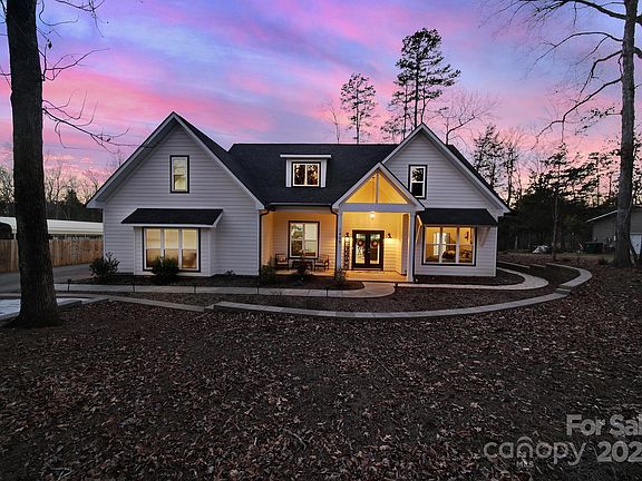 2nd image of 1409 Breezewood Dr