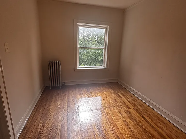 7154 S Calumet Ave #3 — Photo 2