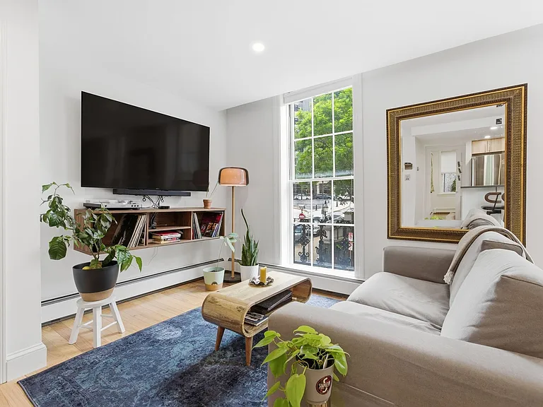 4 Derne St #2 — Photo 9