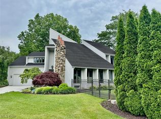 30907 Arlington Cir, Bay Village, OH