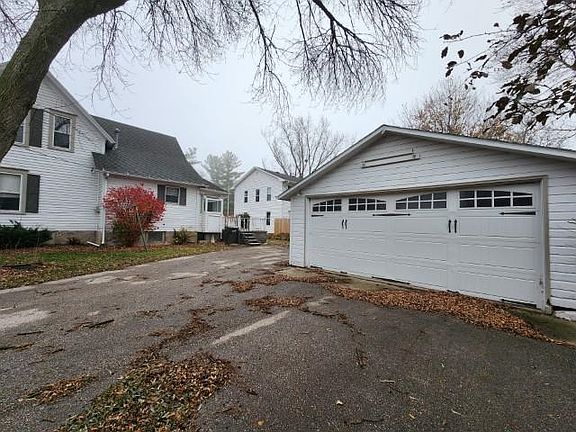 4th image of 601 Superior St